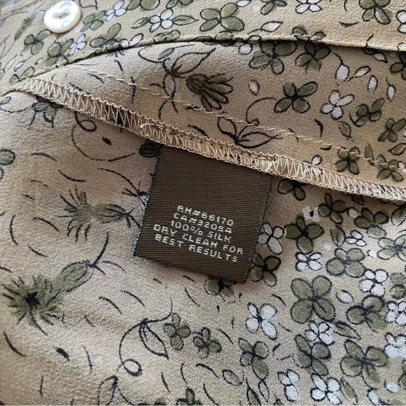 Anthropologie Fei Cavorting Flora Silk Blooms Floral Pintuck Button Top Blouse 6 - Picture 9 of 10